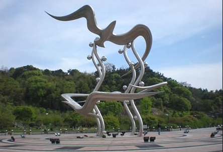 制作不銹鋼雕塑的流程有哪些？其加工的注意事項(xiàng)你了解嗎？